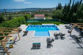 Trogir -  Plano, kuća s bazenom na mirnoj lokaciji, Trogir - Okolica, Casa