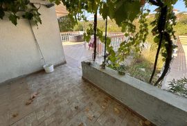 OTOK KRK, VRH - dvojna kuća, 170 m2, okućnica!!!, Krk, Casa