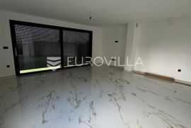 Opatija, Pobri, izniman dvoetažni stan NKP 164,63m2 s wellnessom, Opatija, Apartamento