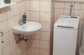 OTOK PAG, NOVALJA - namješten potkrovni stan u blizini mora, Novalja, Appartement