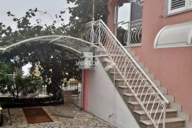 Crikvenica, kuća sa dva stana i pogledom na more, Crikvenica, Casa