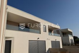 Opatija, Pobri, dvoetažni stan s vrtom i pogledom na more, ukupne površine 162,29 m², Opatija - Okolica, Flat