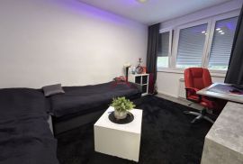 Sesvete-Centar, moderno uređen 3- sobni stan 75,60 m2 sa loggiom, Zagreb, Apartamento