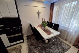 Sesvete-Centar, moderno uređen 3- sobni stan 75,60 m2 sa loggiom, Zagreb, Apartamento