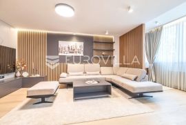 Zagreb, Savska cesta, luksuzan trosoban stan NKP 89 m2 + parkirno mjesto, Zagreb, Flat