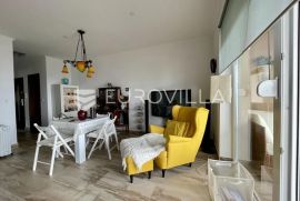 Opatija, predivan trosoban stan NKP 91 m2, bazen, panoramski pogled na Kvarner, Opatija, Apartamento