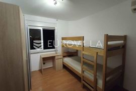 Istra, Pula, dvosoban stan s garažnim parkirnim mjestom, Pula, Apartamento