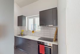 Prodaja apartman Privlaka 91 m2, prvi red do mora, 3s, 2. kat, terasa, Privlaka, Wohnung