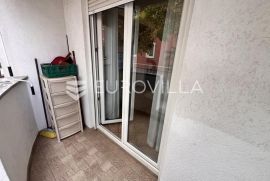 Pula, Valdebek - dvosobni namješteni stan u visokom prizemlju, NKP 38.30 m2, Pula, Kвартира