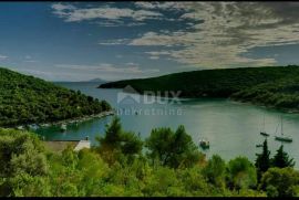 ISTRA, KRNICA - veliko zemljište s građevinskim dozvolama za sedam objekata, Marčana, Zemljište