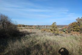 ISTRA, KRNICA - Građevinsko zemljište s panoramskim pogledom na zelenilo, Marčana, Terreno