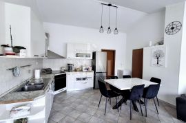 Pula ,Gregovica konforan četverosobni stan 117m2 !, Pula, Appartment