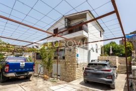 Sevid, renovirana kuća 70 m od mora, NKP 272 m2, Marina, Casa