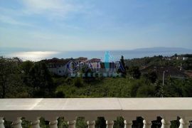 Opatija-Ičići, prekrasan 3 sobni stan s pogledom na more za dugoročni najam, Opatija - Okolica, Kвартира