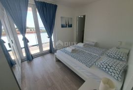 ZADAR, PRIVLAKA - Vaša vila iz snova: pogled na more, jacuzzi na krovu i samo 100 m do plaže ! R5, Privlaka, Famiglia