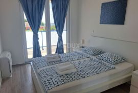 ZADAR, PRIVLAKA - Vaša vila iz snova: pogled na more, jacuzzi na krovu i samo 100 m do plaže ! R5, Privlaka, Famiglia