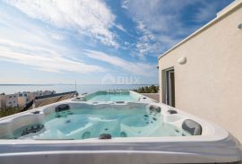 ZADAR, PRIVLAKA - Vaša vila iz snova: pogled na more, jacuzzi na krovu i samo 100 m do plaže! R1, Privlaka, Σπίτι