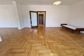 Prostrani apartman u Njivicama, Omišalj, Appartement