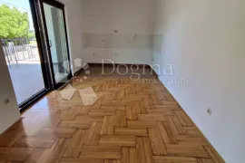 Prostrani apartman u Njivicama, Omišalj, Appartement