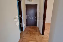 Prostrani apartman u Njivicama, Omišalj, Appartement