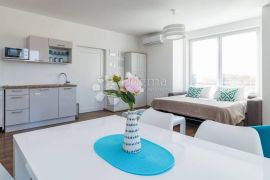 Moderna Villa s apartmanima u blizini mora, Medulin, Дом