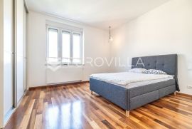 Zagreb, centar, peterosoban stan 165m2 na 4.katu INVESTICIJA, Zagreb, Wohnung