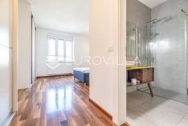 Zagreb, centar, peterosoban stan 165m2 na 4.katu INVESTICIJA, Zagreb, Wohnung