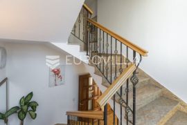 Istra, Rovinj, apartmanska kuća, 13 stanova, uhodani biznis, odlična prilika, Rovinj, Propiedad comercial