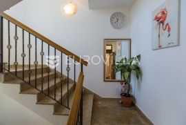 Istra, Rovinj, apartmanska kuća, 13 stanova, uhodani biznis, odlična prilika, Rovinj, Poslovni prostor