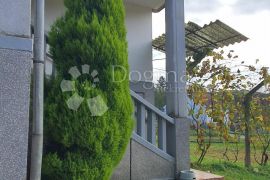 KUĆA S OGROMNIM ZEMLJIŠTEM OD 20 000,0m2, Štrigova, House