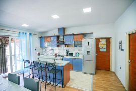 ZADAR - STANOVI - APARTMANSKA KUĆA, Zadar, بيت