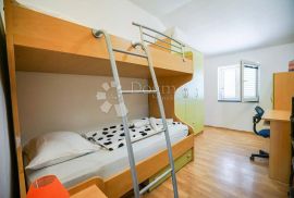 ZADAR - STANOVI - APARTMANSKA KUĆA, Zadar, Haus