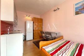 Crikvenica-Centar, kuća sa 3 apartmana, Crikvenica, بيت