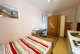 Crikvenica-Centar, kuća sa 3 apartmana, Crikvenica, بيت