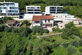 OPATIJA, CENTAR - zemljište 921m2, u centru Opatije s građevinskom dozvolom za vilu s bazenom, panoramski pogled na more, Opatija, Terreno