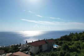 OPATIJA, CENTAR - zemljište 921m2, u centru Opatije s građevinskom dozvolom za vilu s bazenom, panoramski pogled na more, Opatija, Terreno