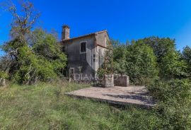 Žminj, okolica, kuća na prostranoj okućnici na osami, Žminj, Casa