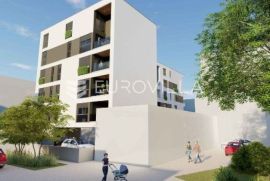 Pula, Centar, dvoetažni stan sa 4 spavaće sobe NKP 166 m2, Pula, Wohnung