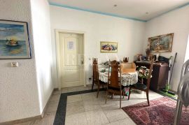 Crikvenica- Kuća u širem centru sa 7 apartmana, Crikvenica, Haus