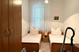 Crikvenica- Kuća u širem centru sa 7 apartmana, Crikvenica, Haus