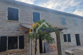 Istra-Barban-Stancija na 2000m2 sa bazenom, Barban, Casa