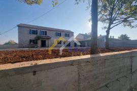 Istra-Barban-Stancija na 2000m2 sa bazenom, Barban, Casa