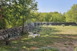 OTOK KRK, VRBNIK (okolica) - Samostojeća kuća na osami sa dva apartmana, Vrbnik, بيت