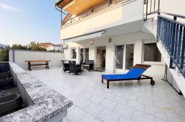 Crikvenica - Stan u centru grada s velikom terasom, Crikvenica, Appartment