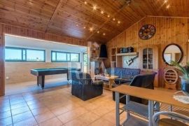 Loborika villa 320m2 dva stana, studio 30m2,bazen,jacuzzi !, Marčana, Ev