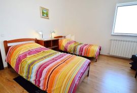 Opatija, okolica, Villa sa sedam apartmana, bazenom i pogledom na more, Opatija - Okolica, Ev