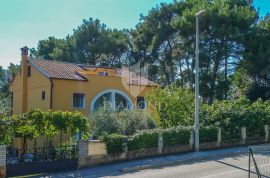 Rovinj, prostrana kuća 200m od plaže, Rovinj, بيت