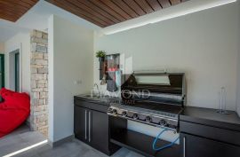 Ekskluzivno! Villa s bazenom 2. red od mora, Umag, Casa