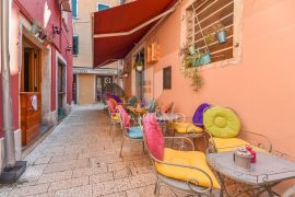 Rovinj, ugostiteljski objekt i apartman 2. red do mora, Rovinj, Propriedade comercial