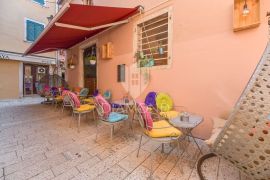 Rovinj, ugostiteljski objekt i apartman 2. red do mora, Rovinj, Propriedade comercial